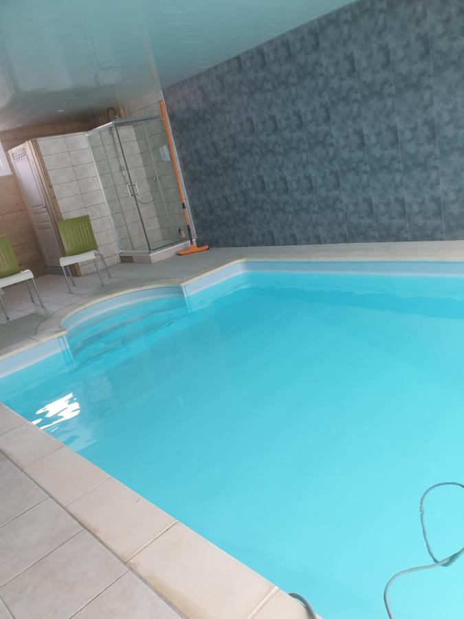 Au Relais Du Canal A Grand Gabarit Nesle Exterior foto