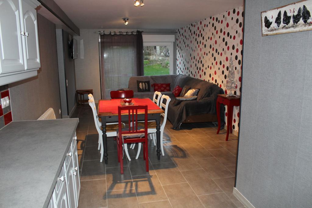 Au Relais Du Canal A Grand Gabarit Nesle Exterior foto